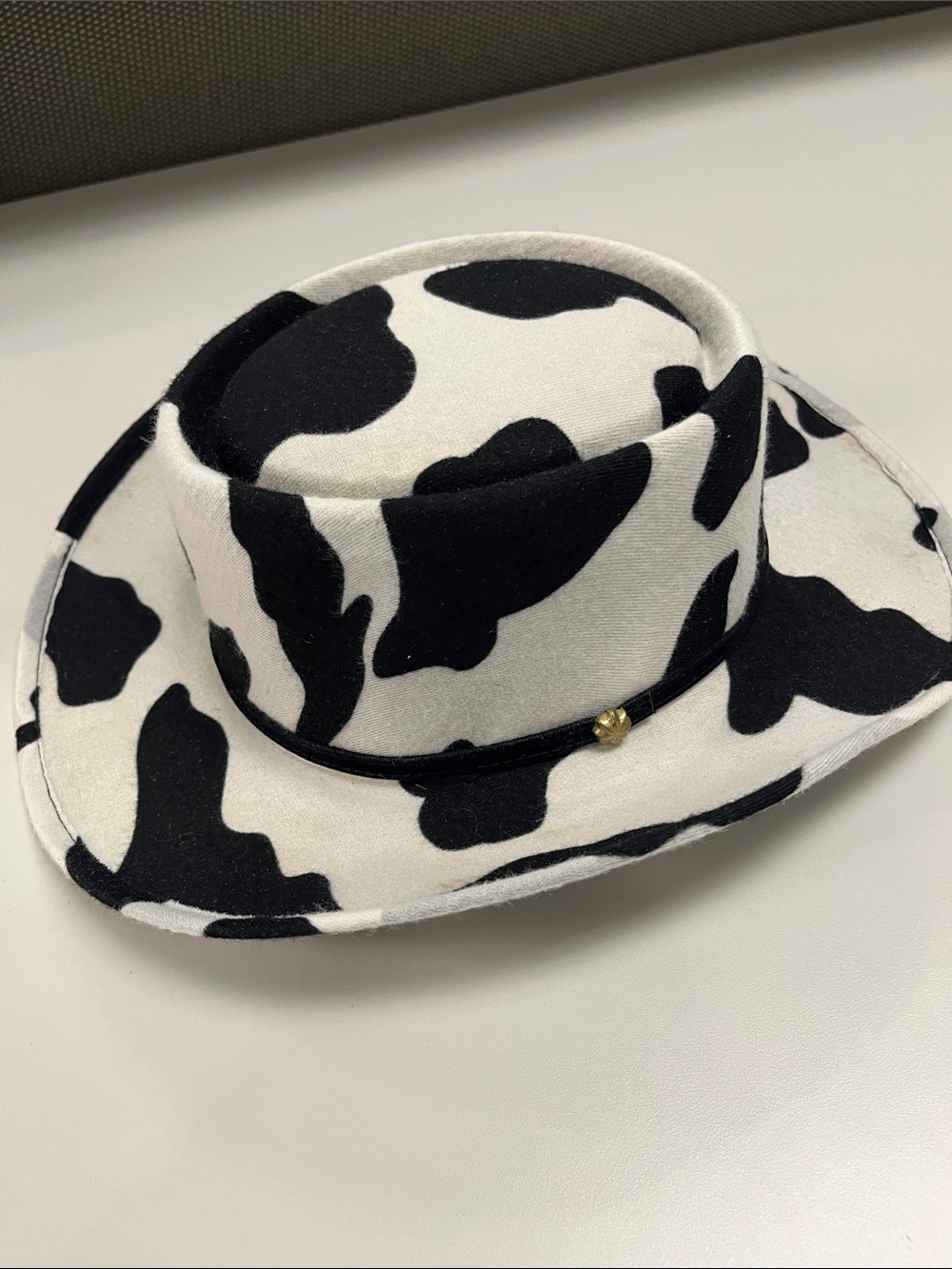 Women's Cow-Print Bucket Hat - Black & White